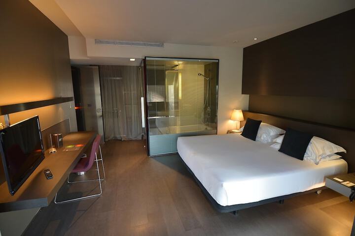 Room 6 of 39
