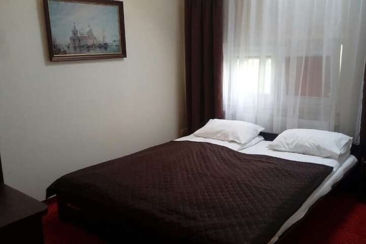 Room 4 of 41