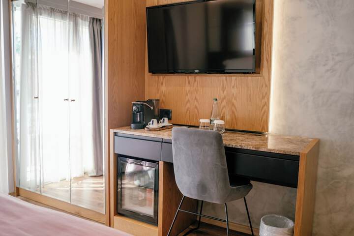 Room 11 of 25
