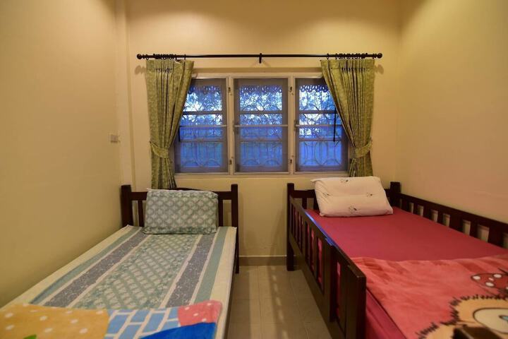 Room 8 of 16