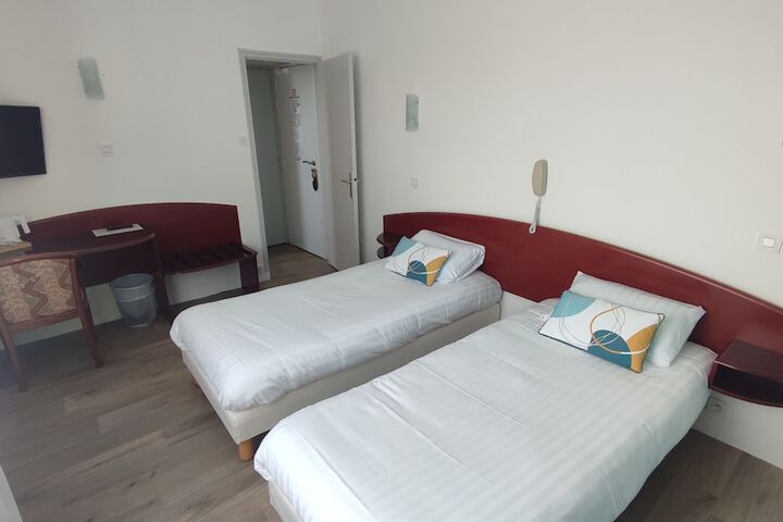 Room 8 of 43