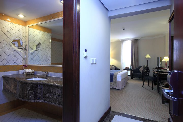 Room 16 of 39
