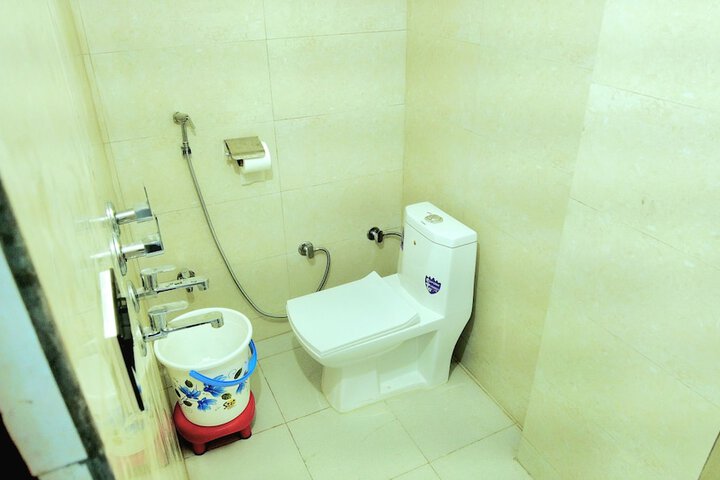 Room 10 of 12