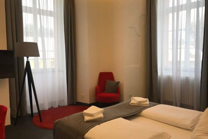 Room 8 of 30