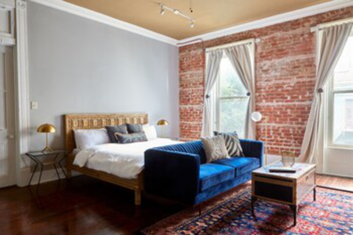 Room 17 of 60