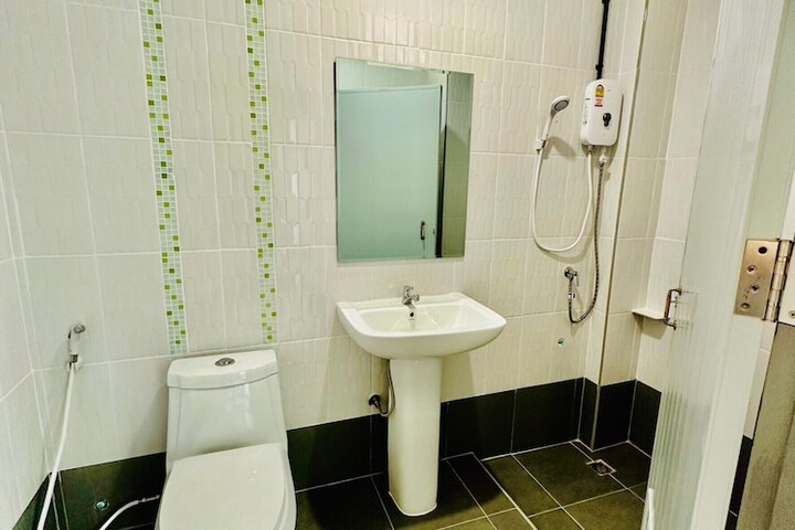 Room 5 of 7