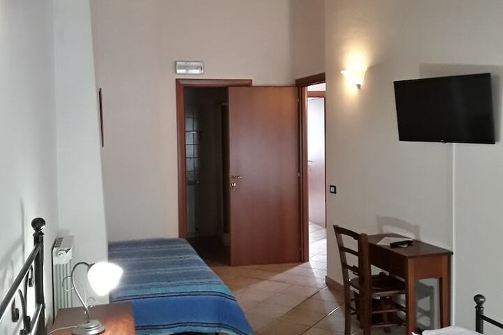 Room 11 of 33