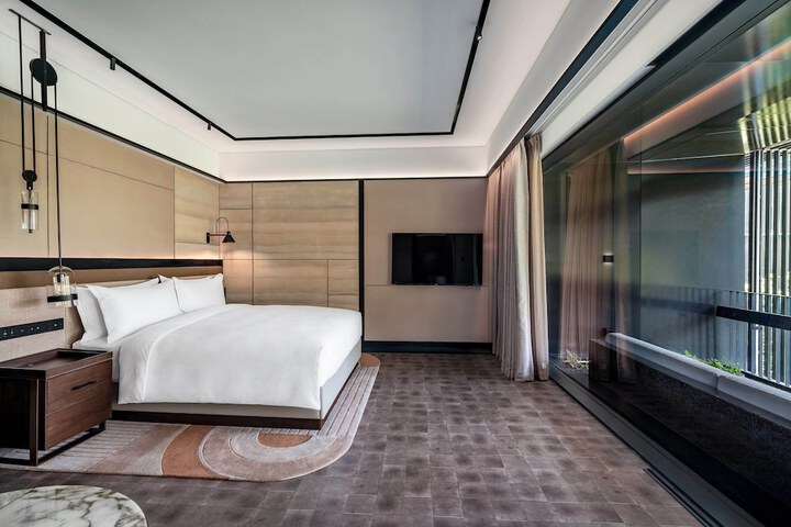 Room 16 of 50
