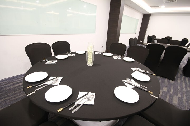 Dining 52 of 90