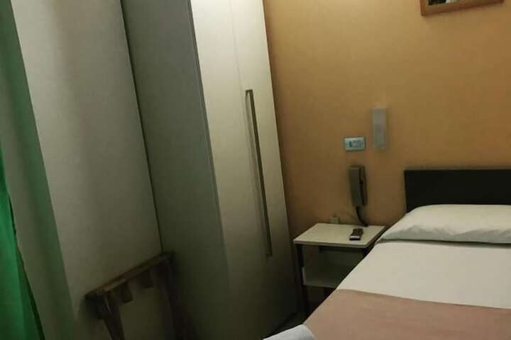 Room 8 of 62