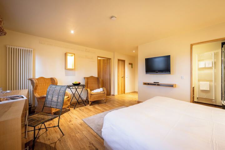 Room 12 of 37