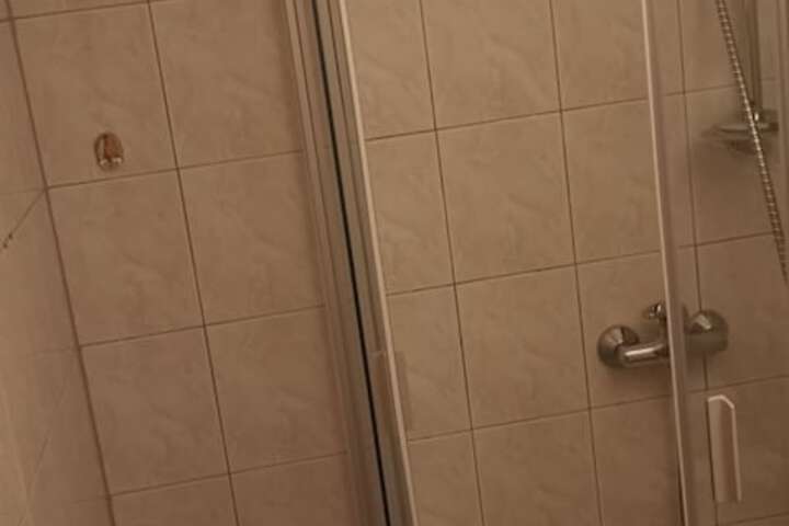 Room 6 of 7