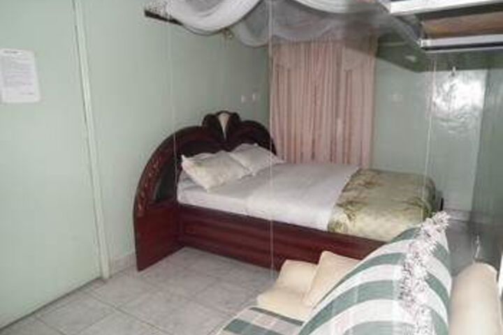 Room 10 of 17