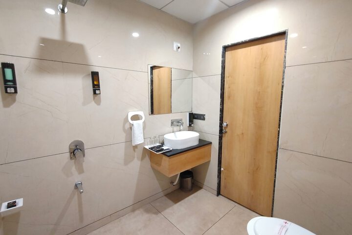 Room 33 of 49