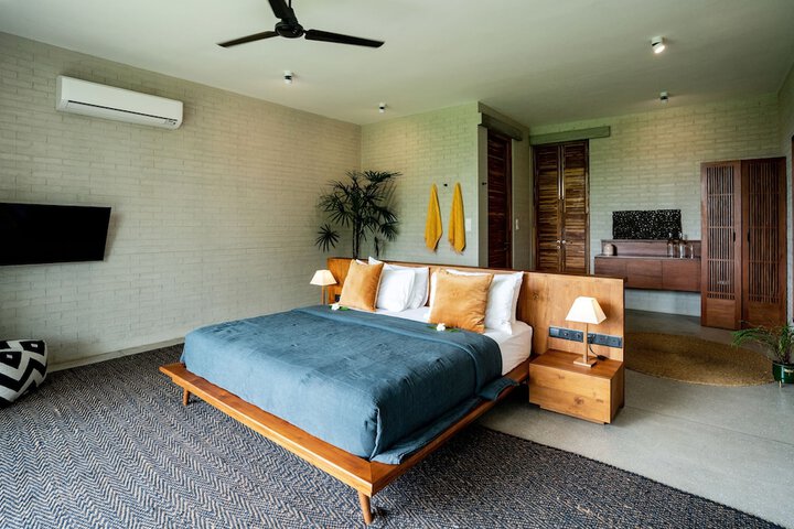 Room 16 of 74