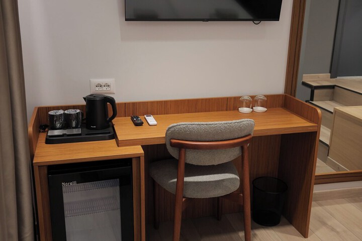 Room 93 of 198