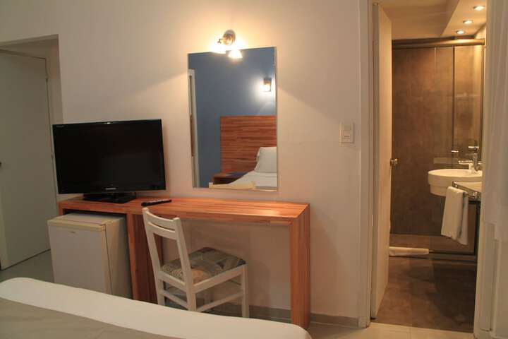 Room 10 of 102