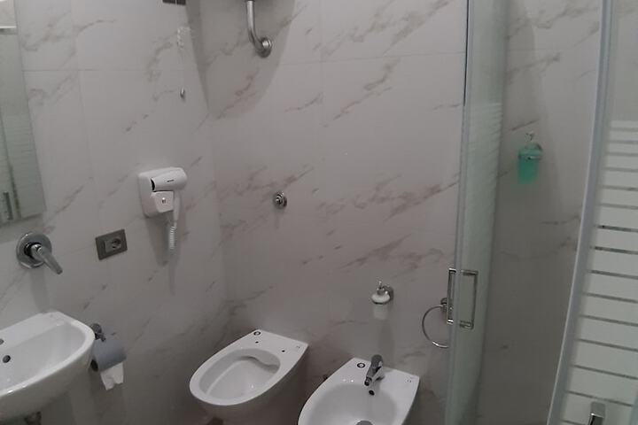 Room 18 of 37