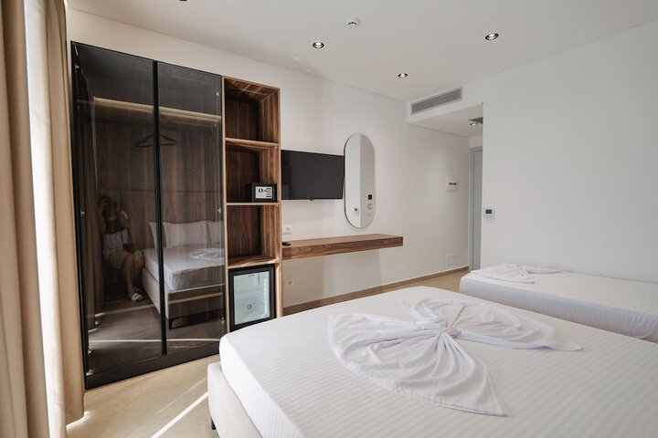Room 13 of 65