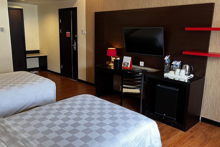 Room 12 of 82