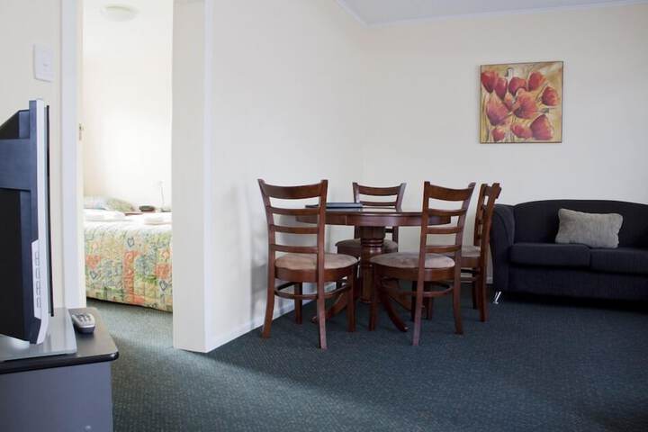 Room 27 of 32