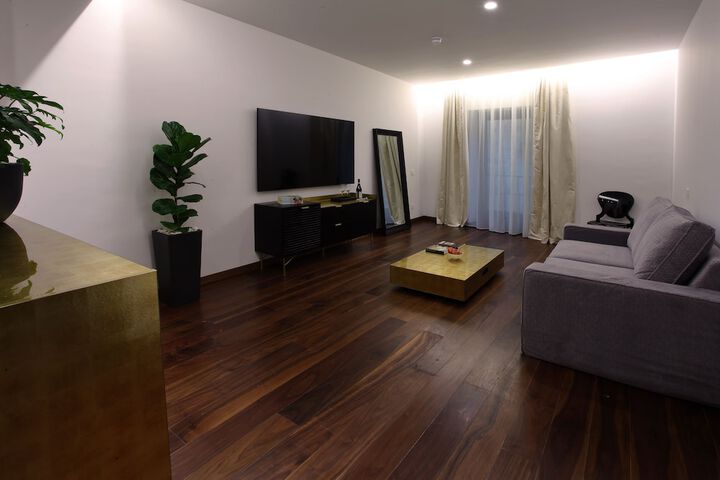 Room 27 of 47