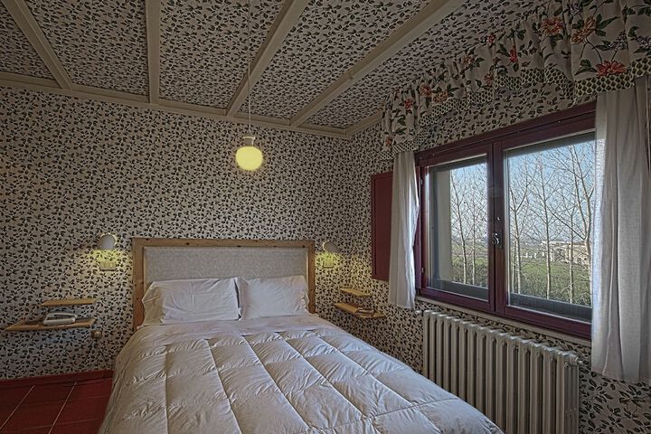 Room 8 of 50
