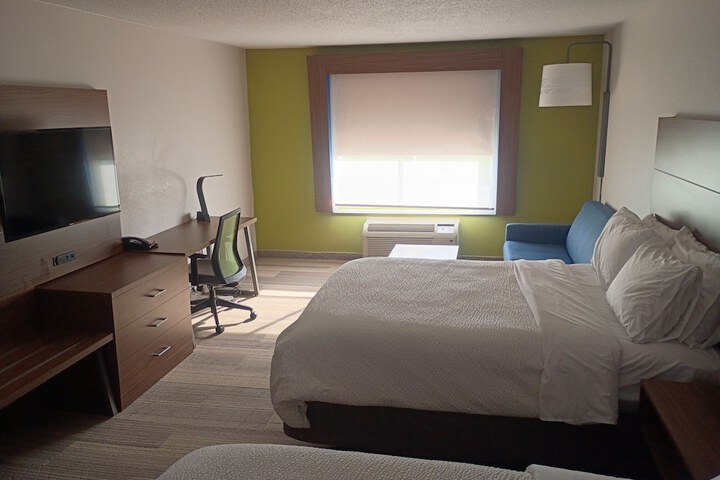 Room 10 of 36