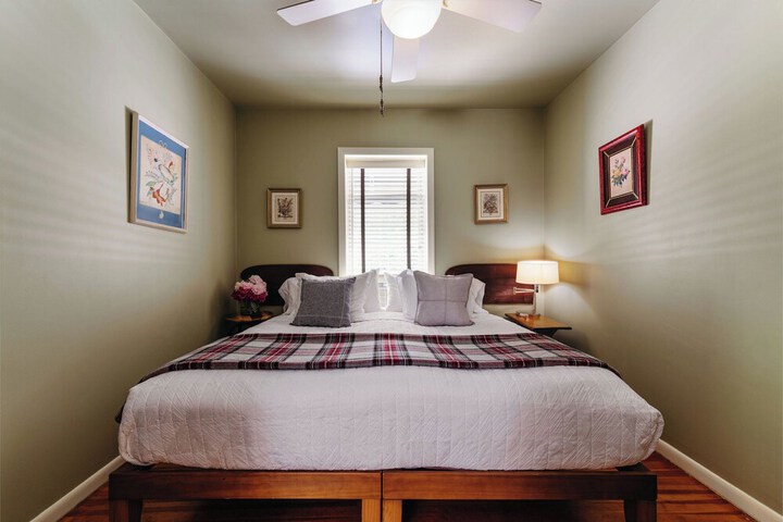 Room 9 of 90