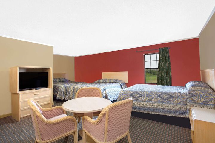 2 Double Beds (13 of 13)