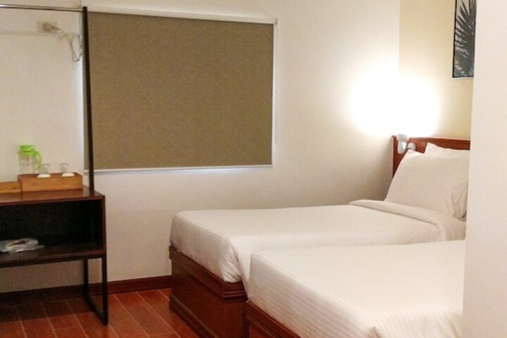 Room 9 of 15