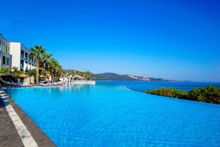 Pool Hotel