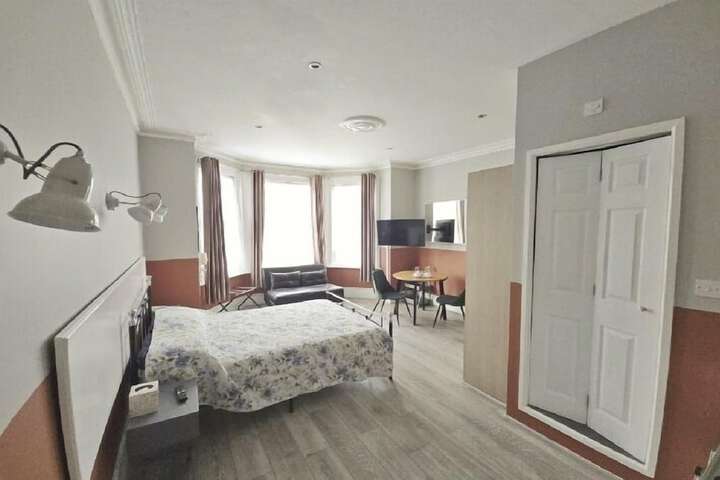 Room 10 of 22