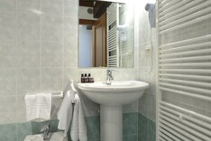 Room 4 of 41