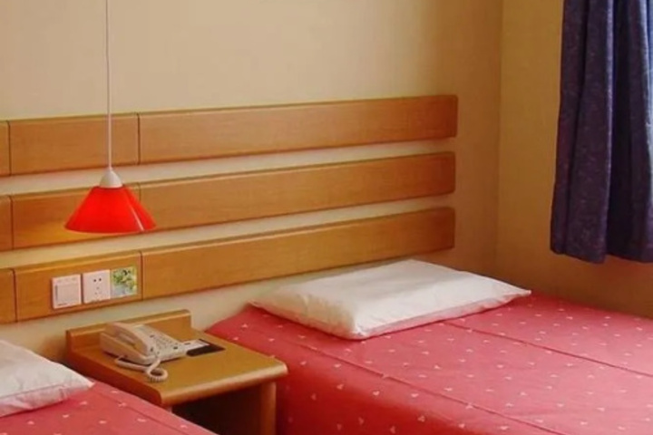 Room 5 of 12
