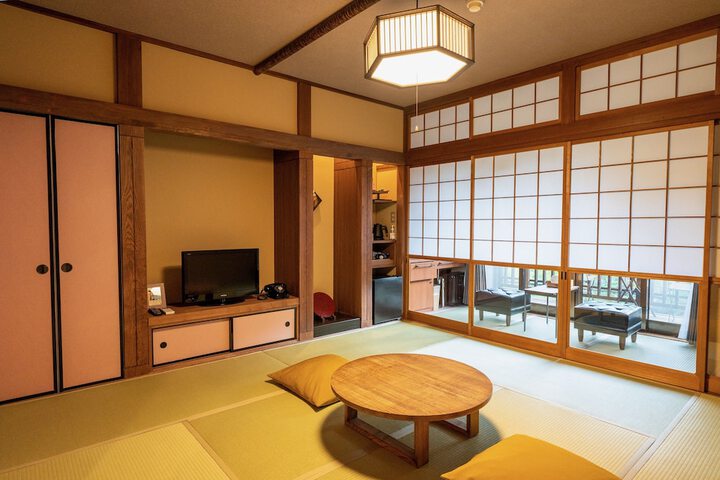 Room 7 of 84