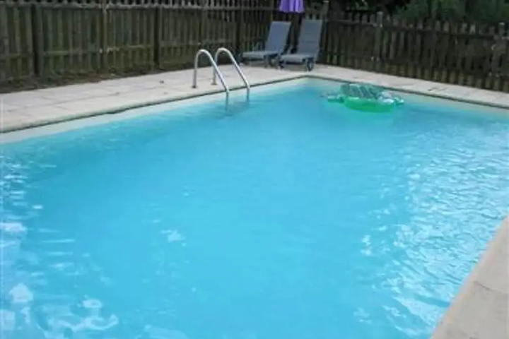 Pool 10 of 17