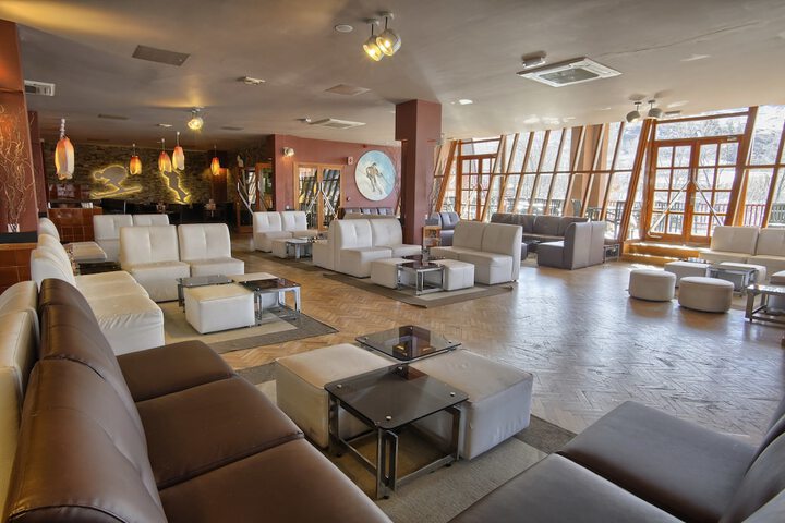Lounge 88 of 128