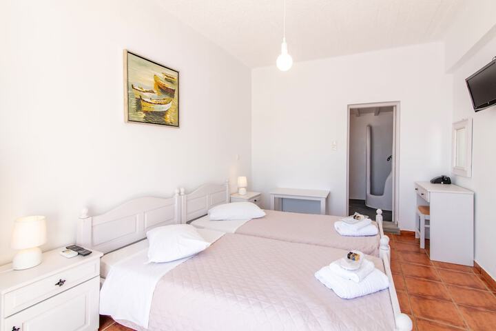Room 2 of 94