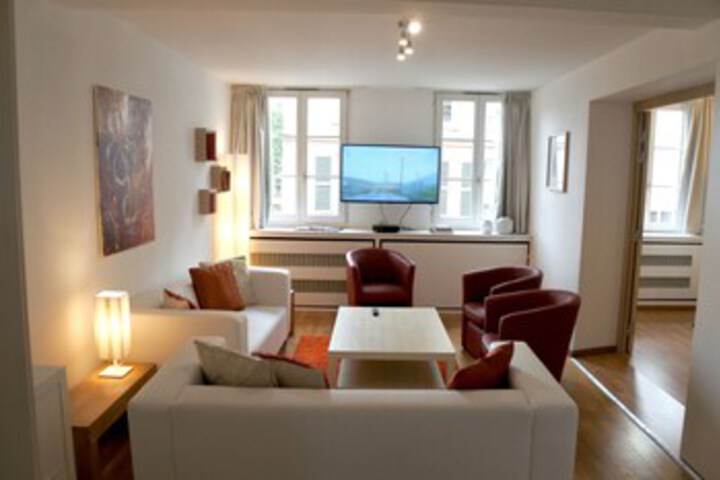 Room 3 of 38