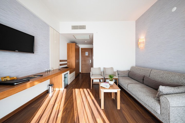 Room 32 of 79