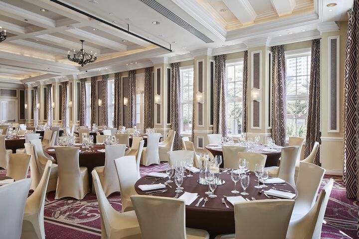 Ballroom/Hall 92 of 102
