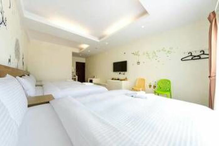 Room 12 of 21
