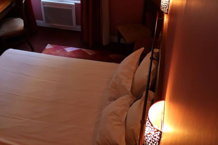 Room 8 of 98