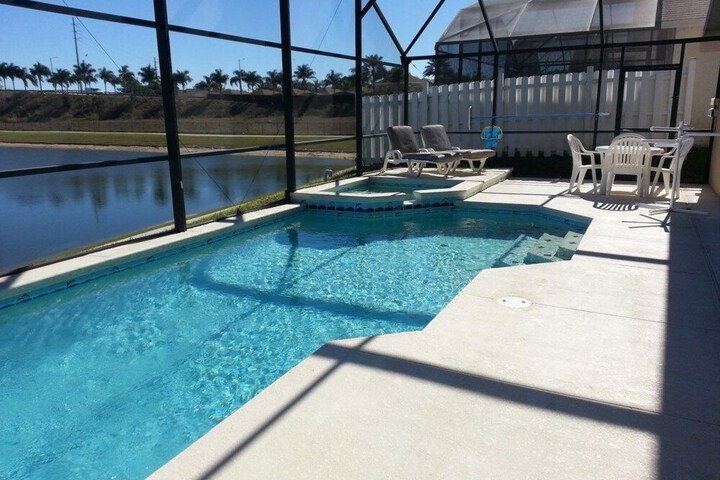 Pool 10 of 18