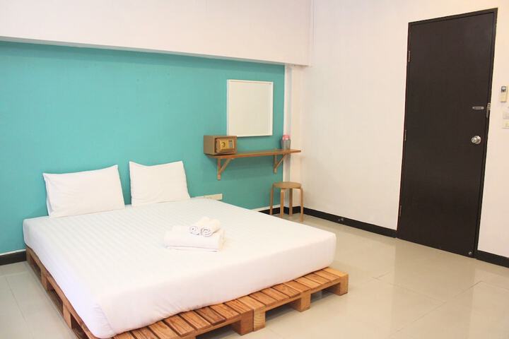 Room 33 of 112