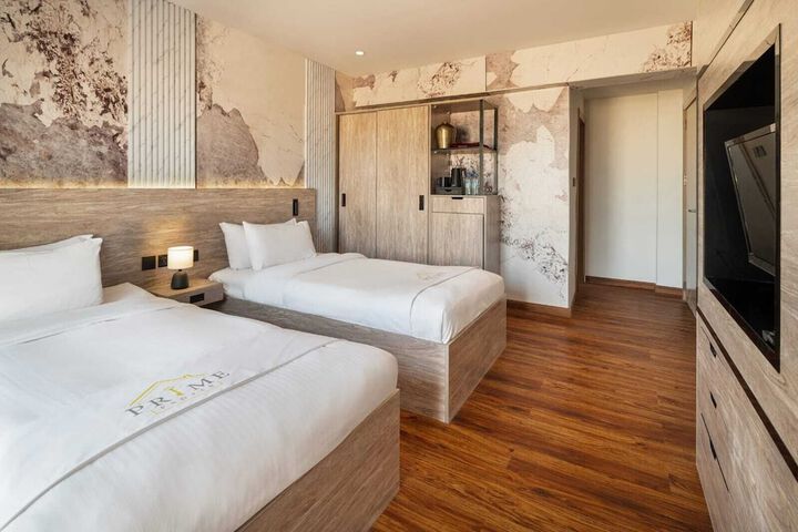 Room 10 of 33