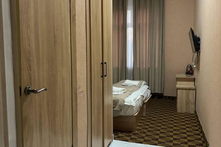 Room 13 of 21