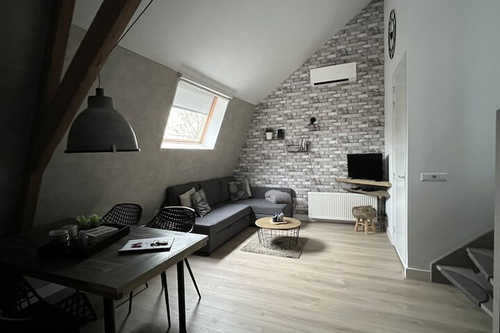 Room 10 of 33