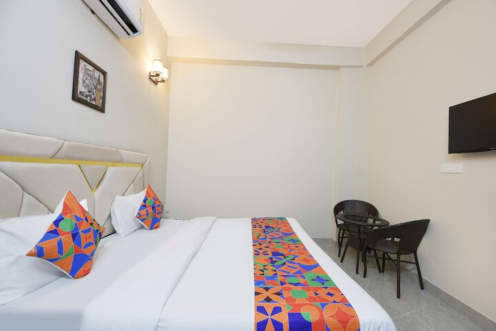 Room 13 of 26